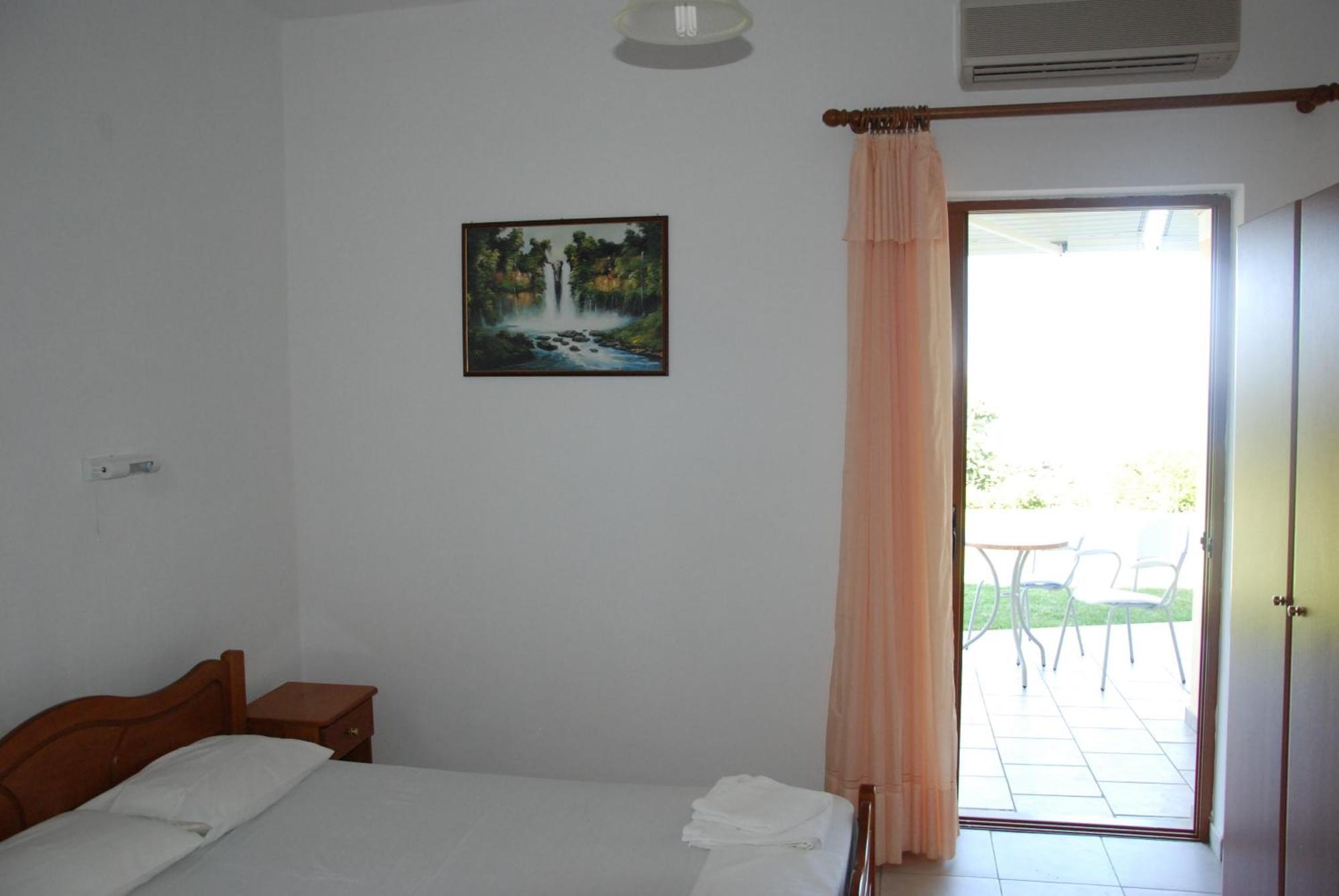 Artolithia Apartments Ríza Rum bild